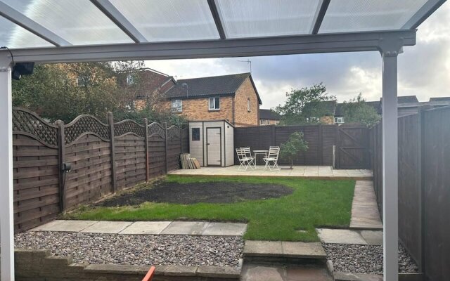 Remarkable 2-bed House in Northolt