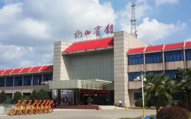 Longshan Hotel