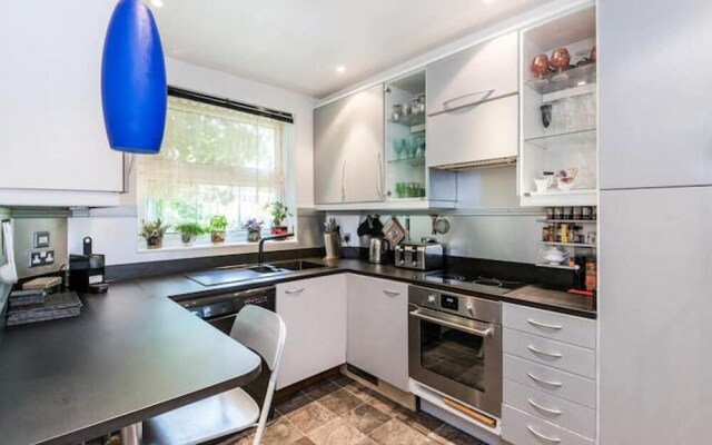 Inviting 5-bed House in London