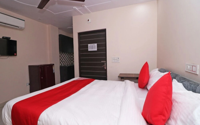 Jaypee Studios by OYO Rooms
