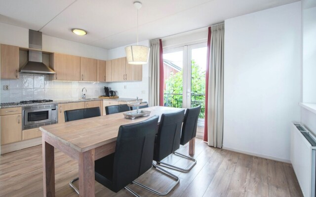 Tidy apartment with dishwasher, close to Amsterdam