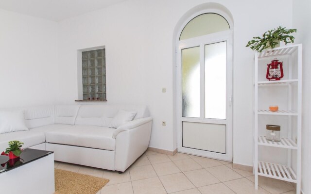 Awesome Home in Drenje With Wifi and 4 Bedrooms