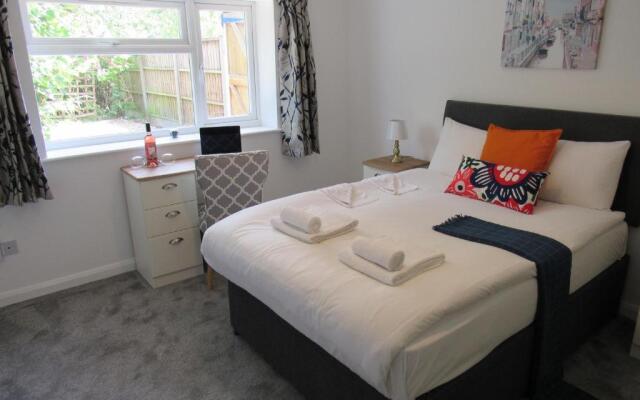 The Cambridge Suites -Tas Accommodations