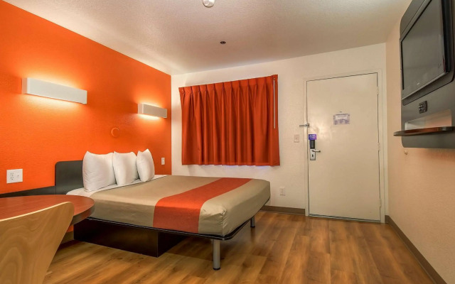 Motel 6 Carlsbad, CA Beach