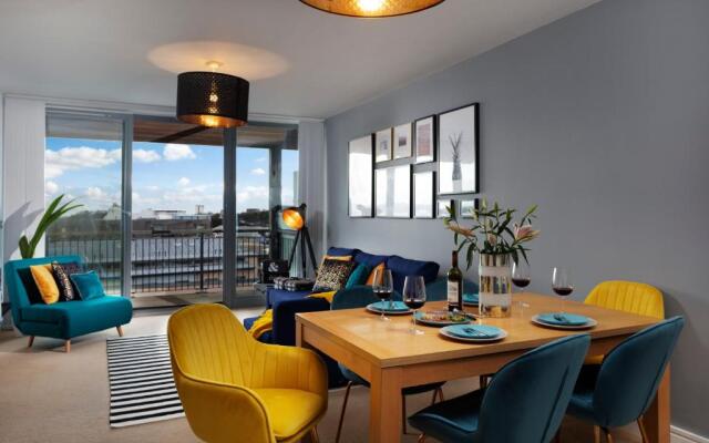 PENTHOUSE sea-view Apartment-Plymouth - Sleeps 7 - Private Parking - Habita Property