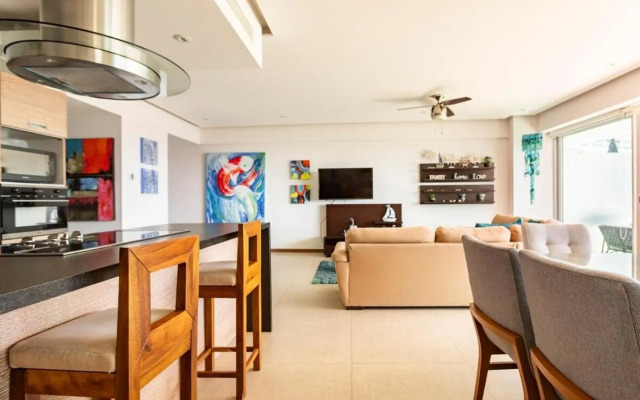 NV 4L Peninsula Beach Front and ocean view