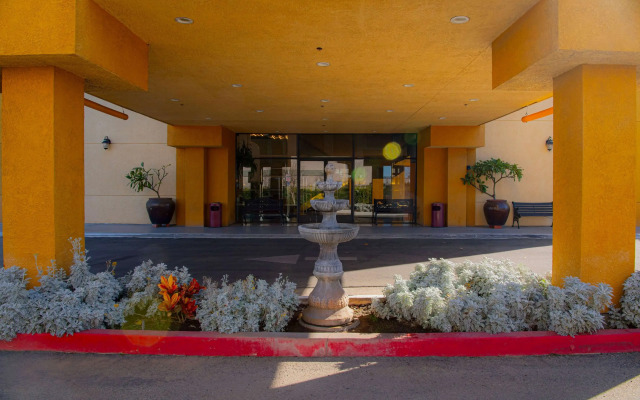 Ramada Plaza by Wyndham Garden Grove/Anaheim South