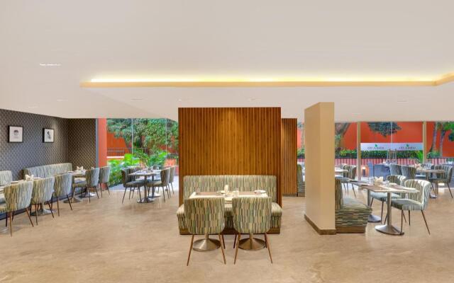 Peninsula Suites