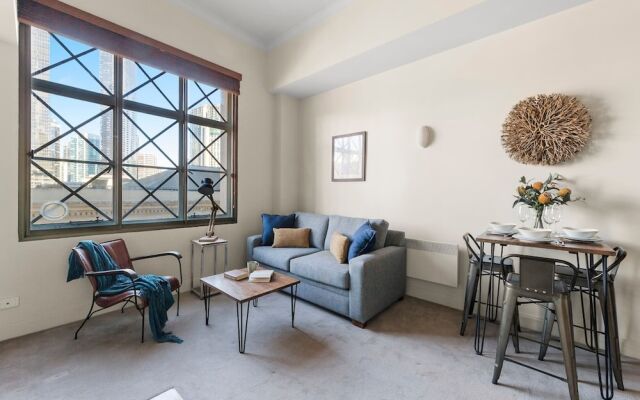1-bedroom Unit in Classic Melbourne CBD Building!