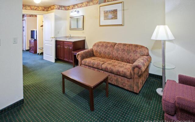 Country Inn & Suites by Radisson, Elkhart North, IN