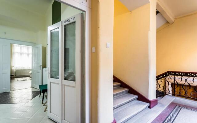 BpR Turquoise Simplicity Apartment