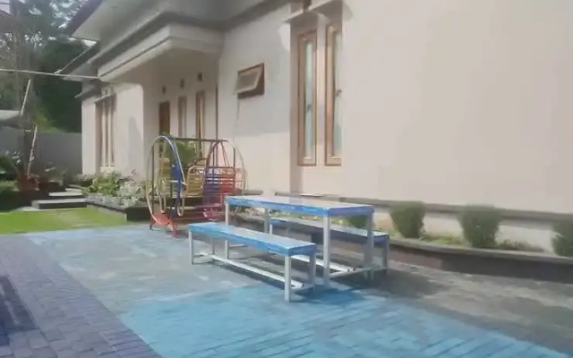Kedai Oma Syariah Mitra RedDoorz