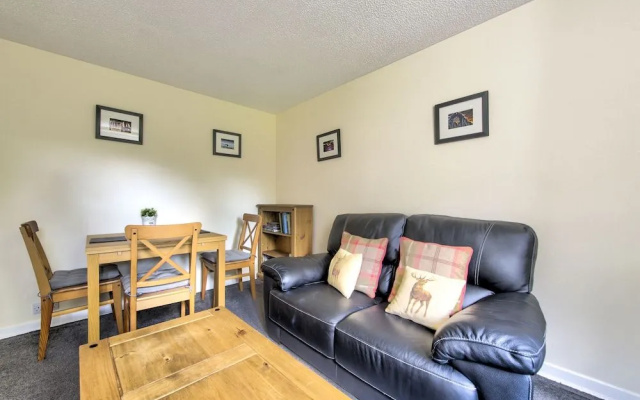 Grassmarket Apartment with Castle View