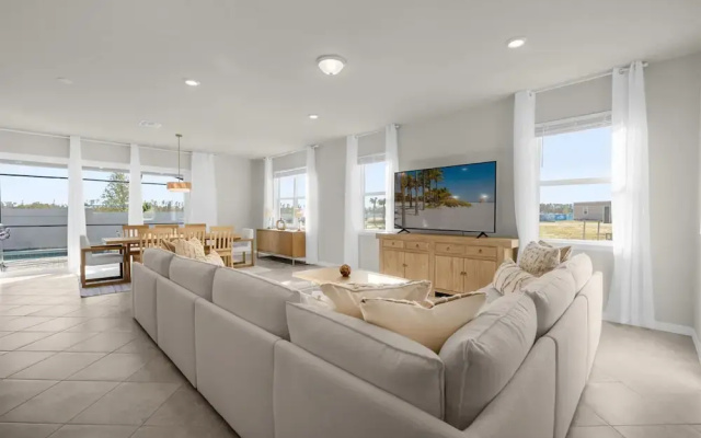 Elegant 6BR Home Perfect for Families