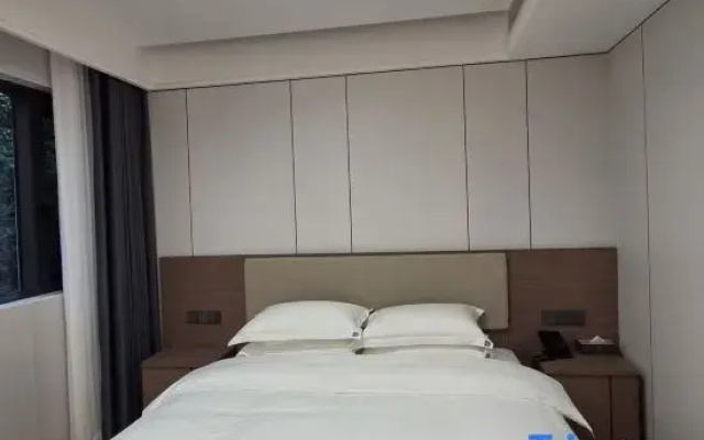 Kaibin Xiangju Hotel (Chengdu East Station Huaishudian Subway Station)