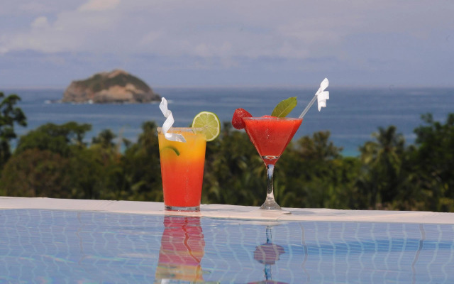 El Faro Containers Beach Hotel