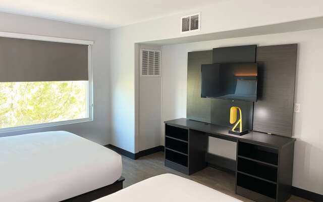 Hawthorn Extended Stay by Wyndham Hobbs