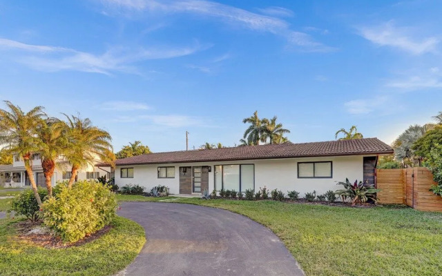 Renovated 5½ Bedroom Home/Heated Pool