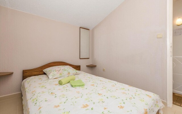 Amazing Home in Stara Novalja With Wifi and 2 Bedrooms