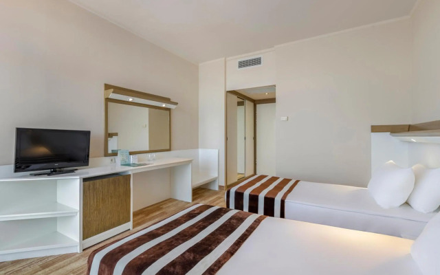 Green Max Hotel