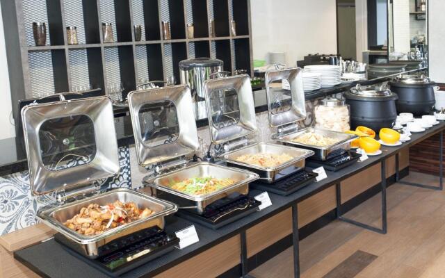 MaxOneHotels at Dharmahusada - Surabaya