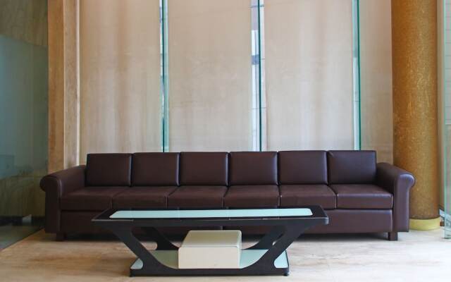 OYO 4732 D Grand