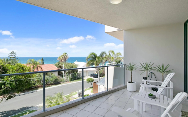 Sunny and spacious Sunshine Beach