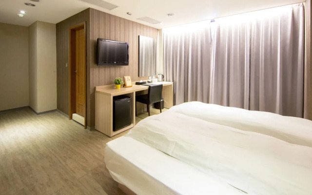 Smile 73 Hotel