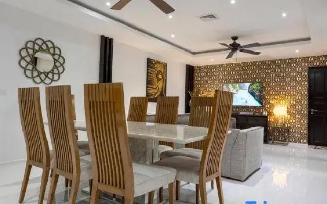 *Ocean View 4BR w/ Private Pool & Rooftop V179