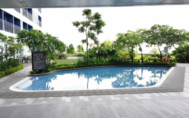 1BR balcony fast Internet Netflix in Makati Manila Air Residences