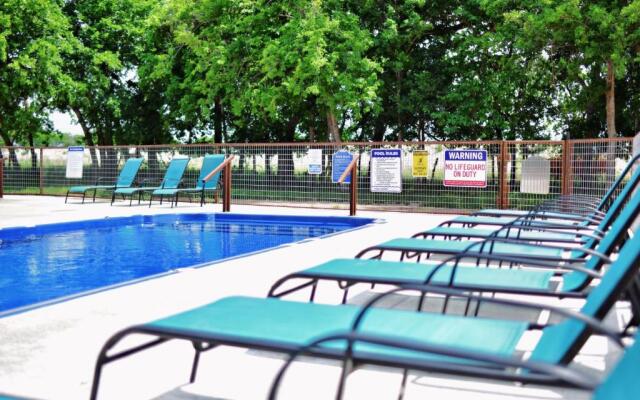 2 Son's Geronimo - Birdhouse Cabin