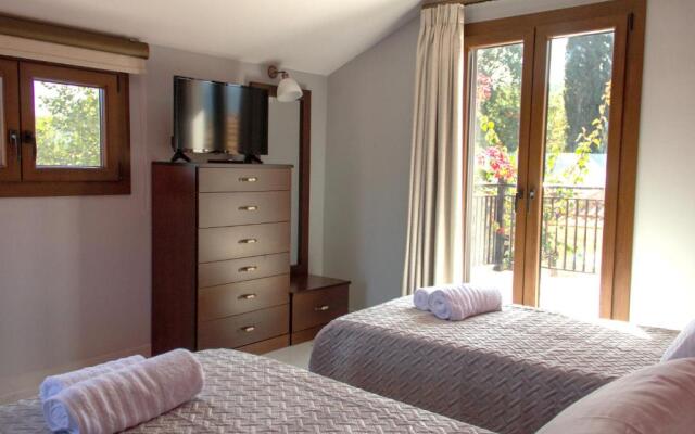 Zissis Villa & pool 5min drive to beach