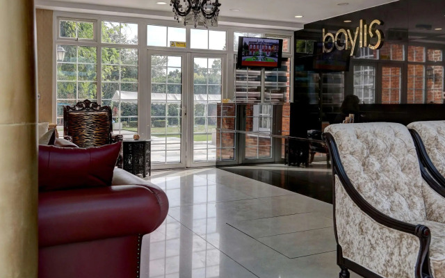 OYO Baylis House Hotel