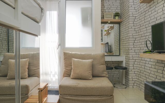 Comfy and Beautiful Studio Green Pramuka Apartment
