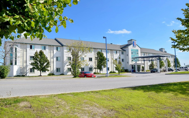 Motel 6 Whitby, ON - Toronto East