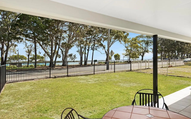 Ground floor air conditioned, fabulous waterviews overlooking Pumicestone Passage