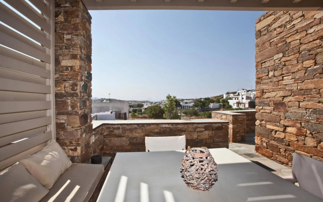 White Tinos Luxury Suites