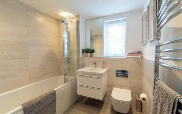 Spacious 2 Bedroom Modern Apartment in Inverness