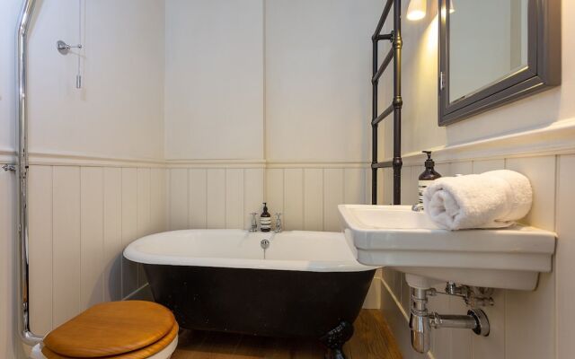 Two Bedroom House in Islington