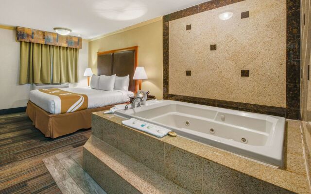 Hibiscus Inn & Suites