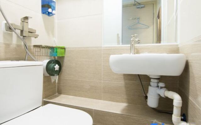 Maple Inn(Tsim Sha Tsui Store C2 EXIT)