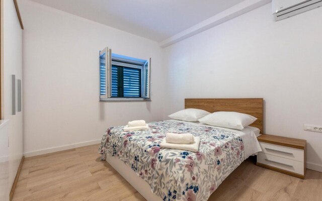 Beautiful Apartment in Jesenice With Wifi and 2 Bedrooms