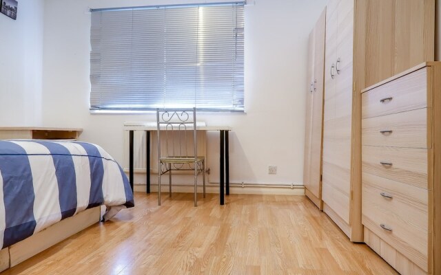 Regal Close Deluxe Single Guest Room 1