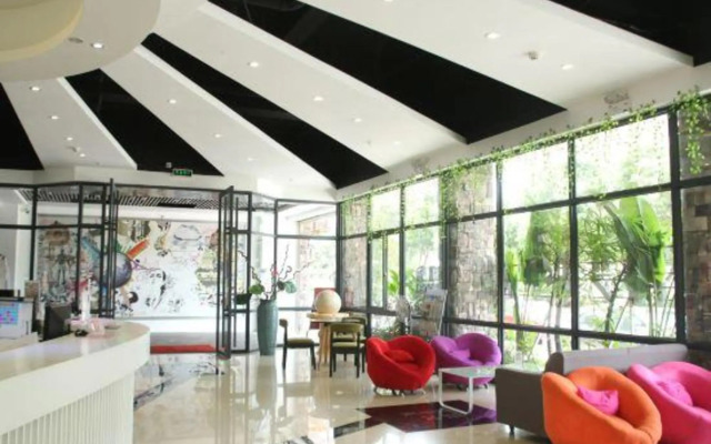 Lanli Lily Hotel (Xindacheng Times Square North Lake Park Store)