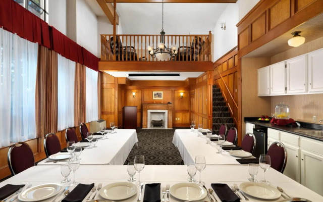 Huntingdon Hotel and Suites