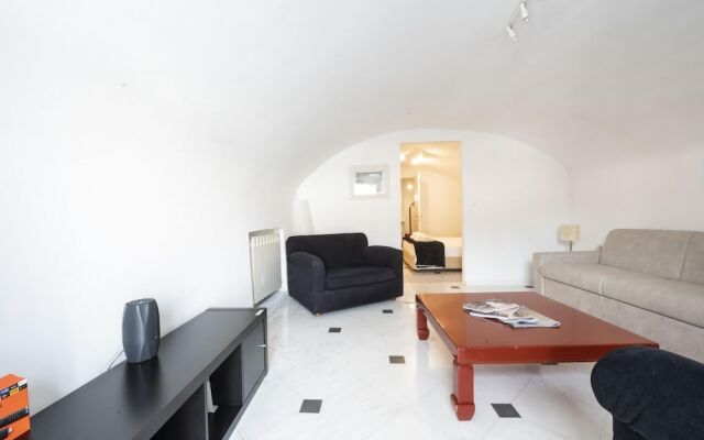 Caden Splace - Dbalconycollection at Piazza Navona