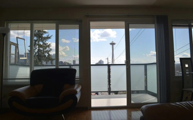 Sunny Westlake Suites by Metro