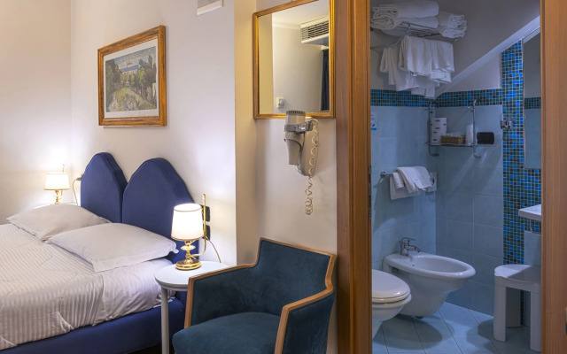 International Hotel & Suite