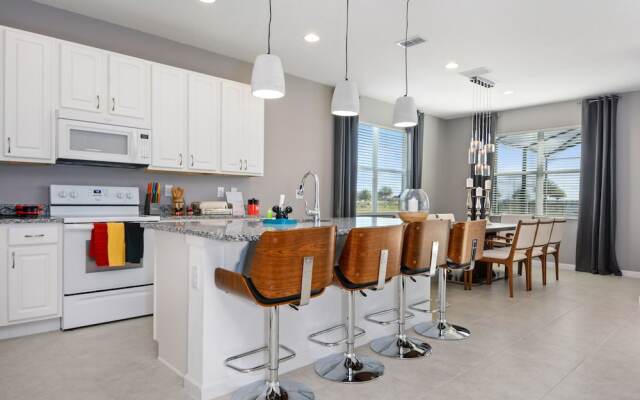 Stunning Vacation Home So3890