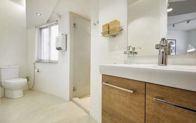 Chloe Boutique Apartments